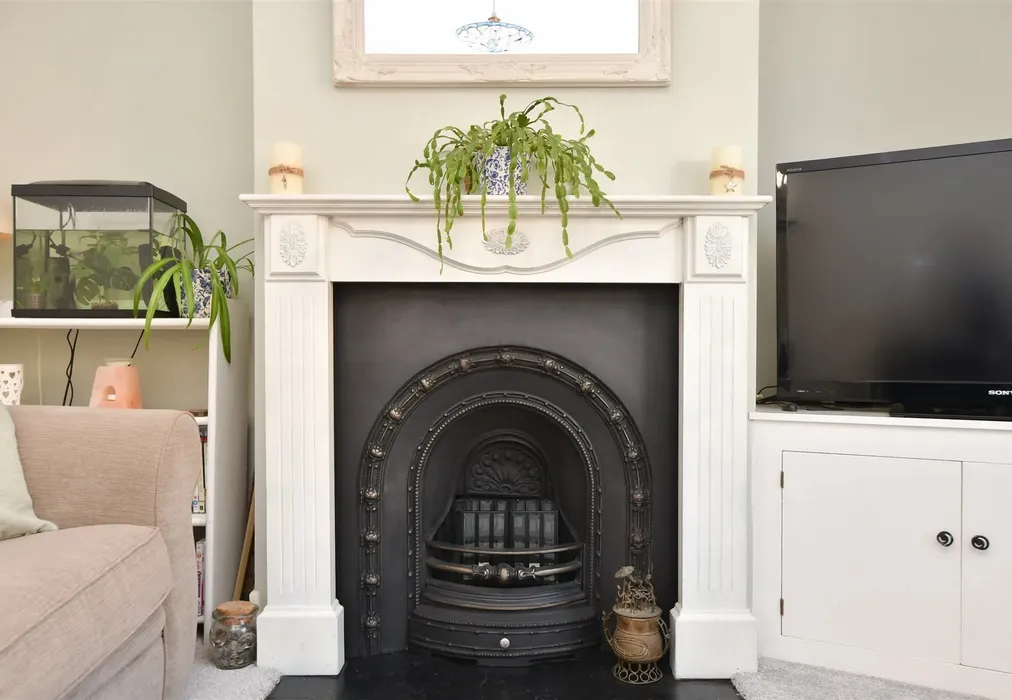 Internal Lifestyle Photograph - Leslie Road, Dorking, Surrey - Wards of Kent
