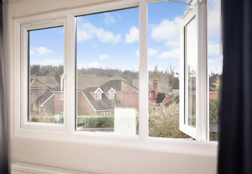 External Lifestyle Photograph - Leslie Road, Dorking, Surrey - Wards of Kent