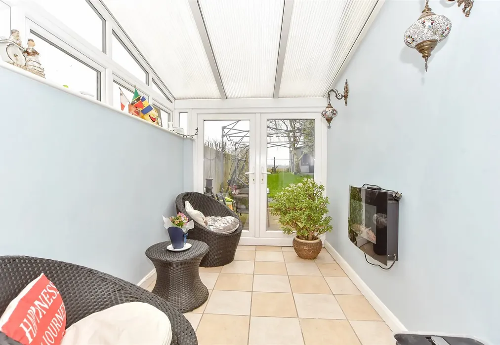 Sun Room - North End Road, Yapton, Arundel, West Sussex - Wards of Kent