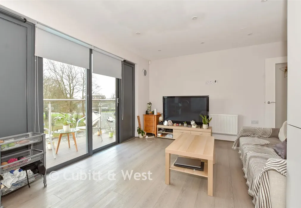 Lounge/Kitchen - North Street, Horsham, West Sussex - Wards of Kent