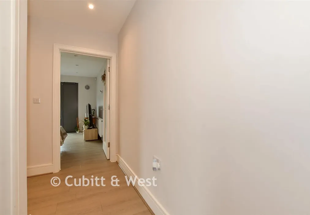 Hallway - North Street, Horsham, West Sussex - Wards of Kent