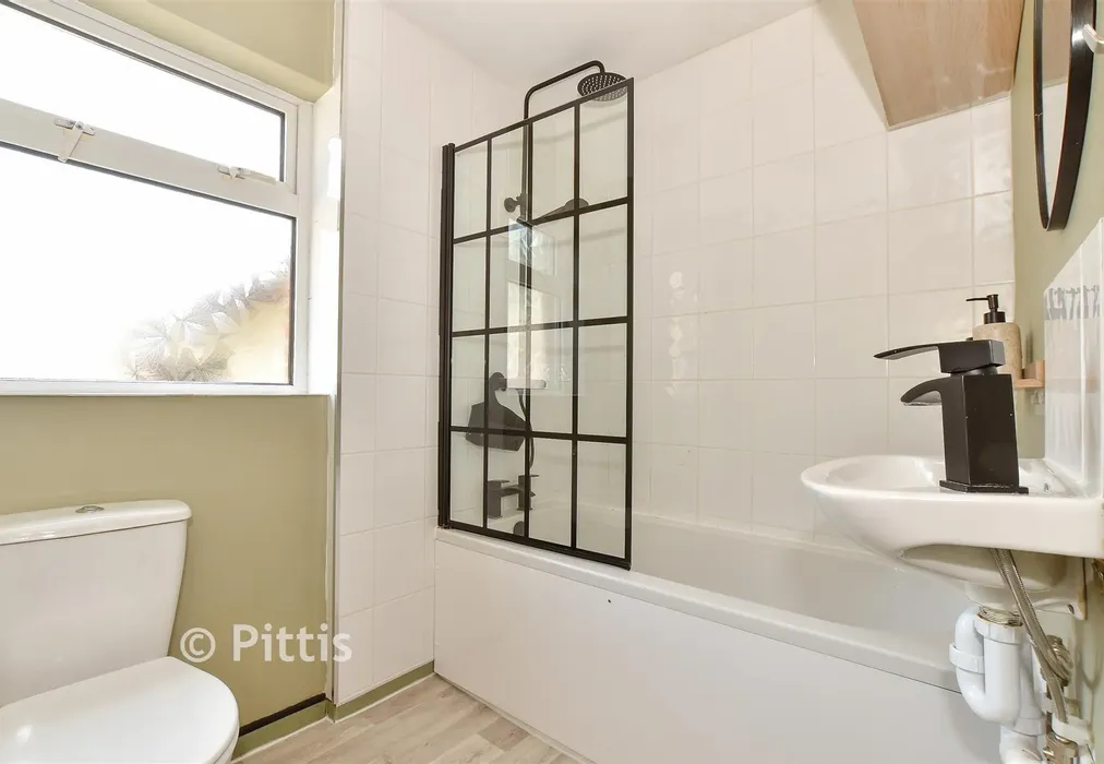 Bathroom - Clarence Road, Ventnor, Isle of Wight - Wards of Kent