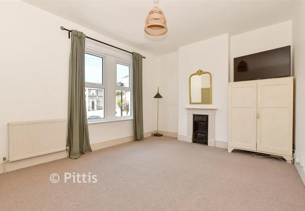 Bedroom 1 - Clarence Road, Ventnor, Isle of Wight - Wards of Kent