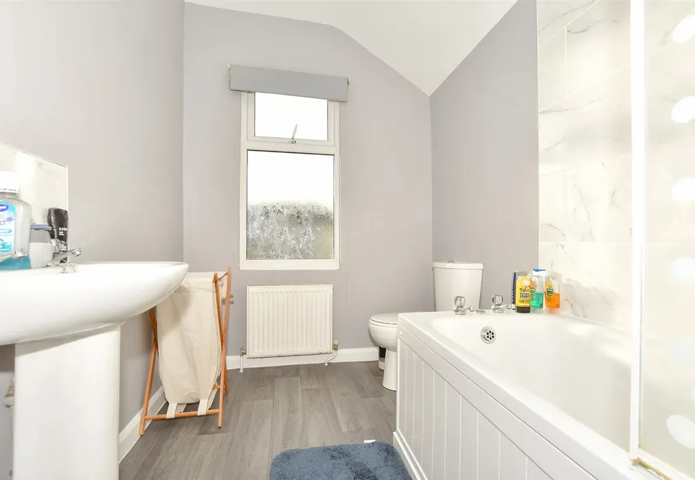 Bathroom - Lowther Road, Dover, Kent - Wards of Kent