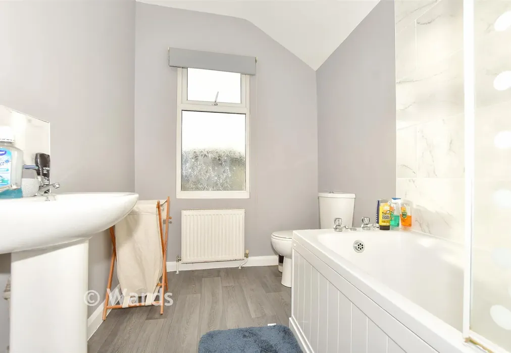 Bathroom - Lowther Road, Dover, Kent - Wards of Kent
