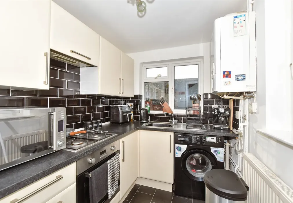 Kitchen - Lowther Road, Dover, Kent - Wards of Kent