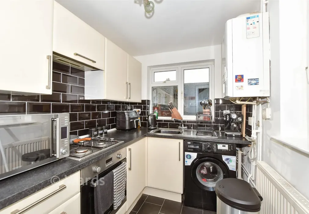 Kitchen - Lowther Road, Dover, Kent - Wards of Kent