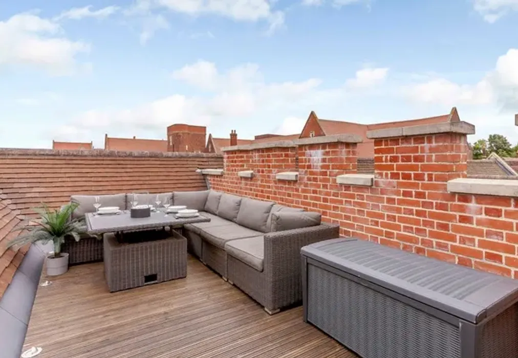 Roof Terrace - The Galleries, Warley, Brentwood, Essex - Wards of Kent