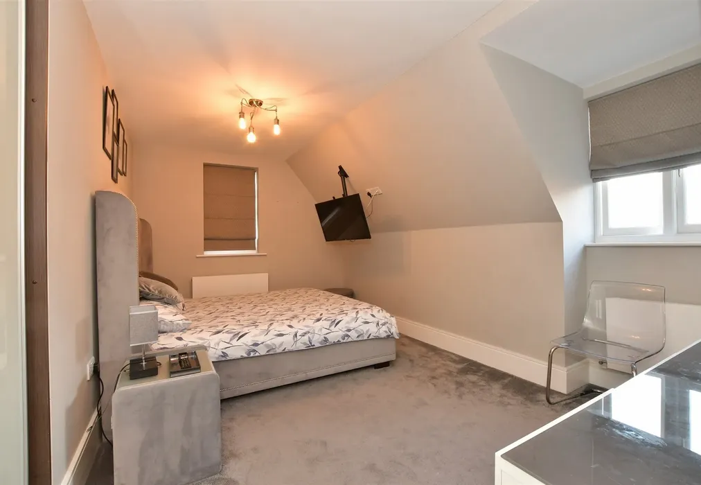 Bedroom 1 - The Galleries, Warley, Brentwood, Essex - Wards of Kent
