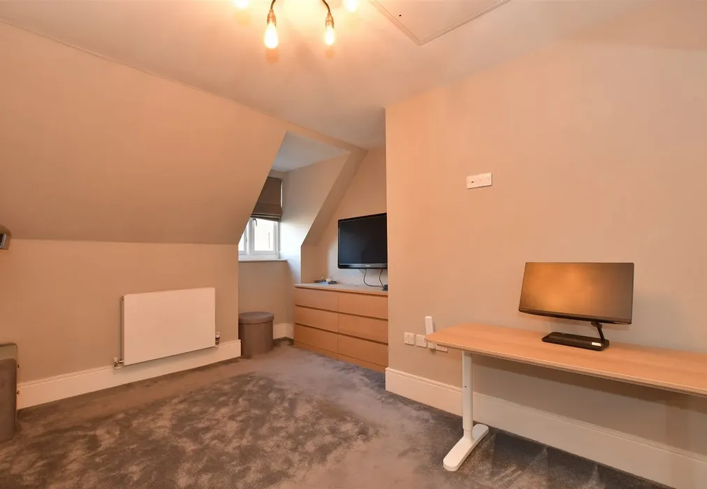 Bedroom 1 - The Galleries, Warley, Brentwood, Essex - Wards of Kent