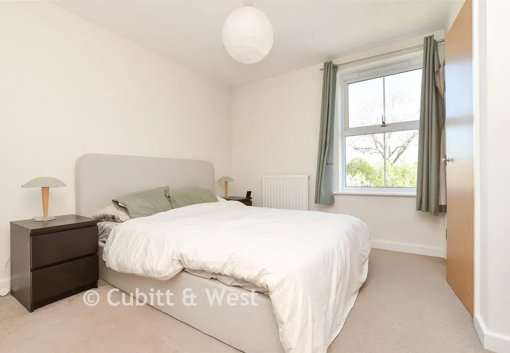 Bedroom 1 - Warren Road, Reigate, Surrey - Wards of Kent
