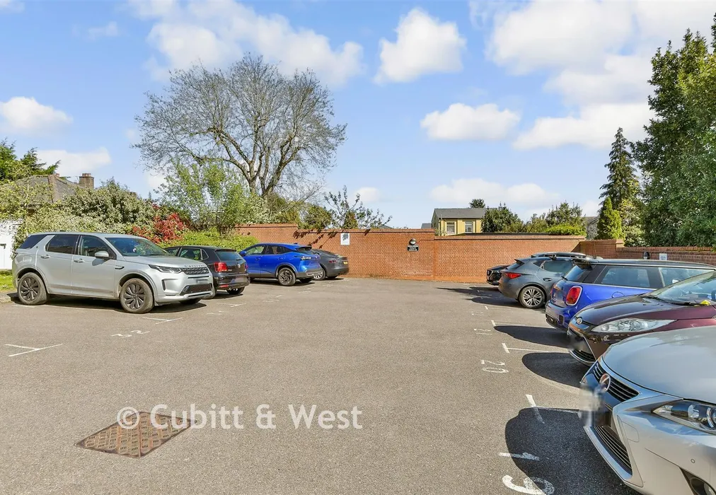 Driveway/Parking - Warren Road, Reigate, Surrey - Wards of Kent