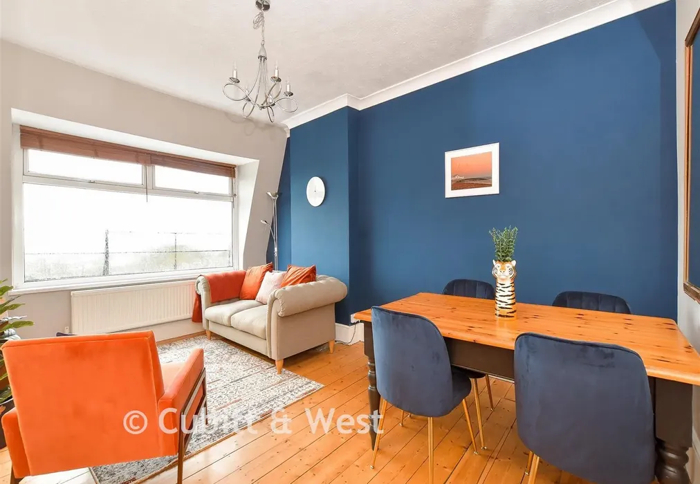Lounge - Clarence Parade, Southsea, Hampshire - Wards of Kent
