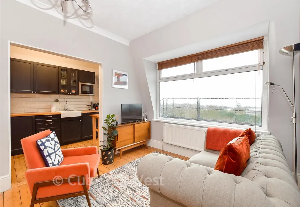 Lounge - Clarence Parade, Southsea, Hampshire - Wards of Kent