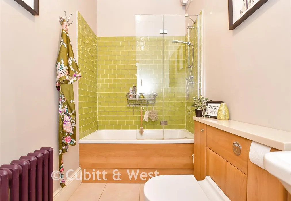 Bathroom - Clarence Parade, Southsea, Hampshire - Wards of Kent