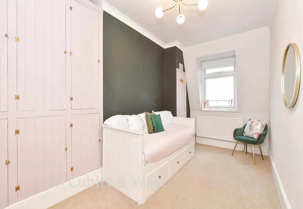 Bedroom - Clarence Parade, Southsea, Hampshire - Wards of Kent