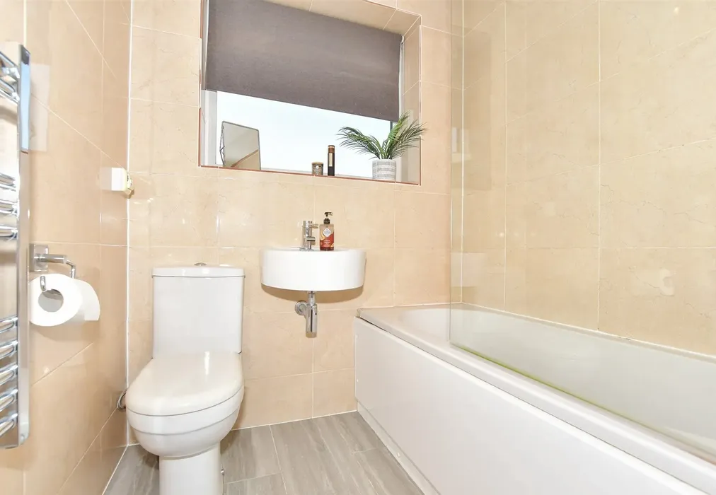 Bathroom - Westfield Road, Westbrook, Margate, Kent - Wards of Kent