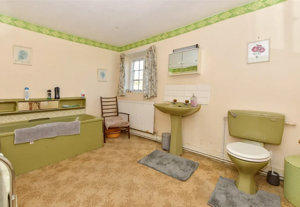 Bathroom - Tilmanstone, Deal, Kent - Wards of Kent
