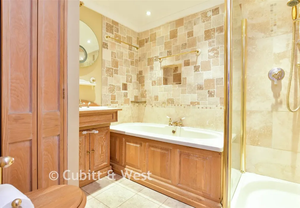 Bathroom - Brunswick Terrace, Hove, East Sussex - Wards of Kent