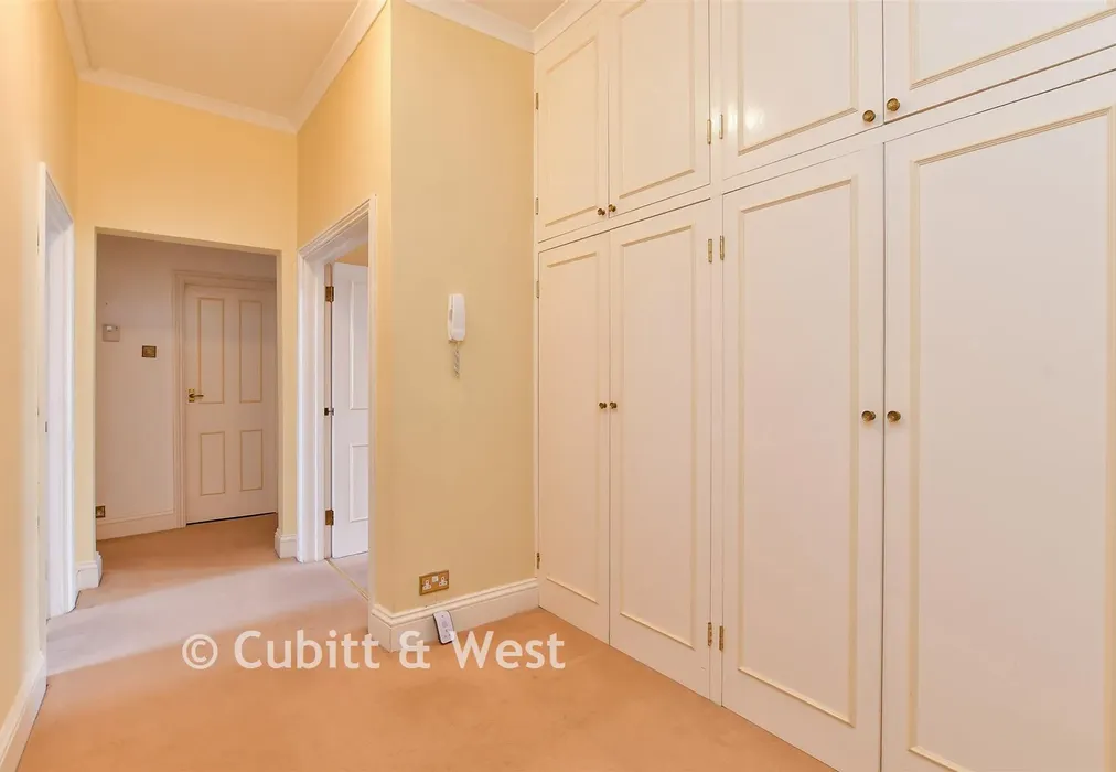 Entrance Hall - Brunswick Terrace, Hove, East Sussex - Wards of Kent