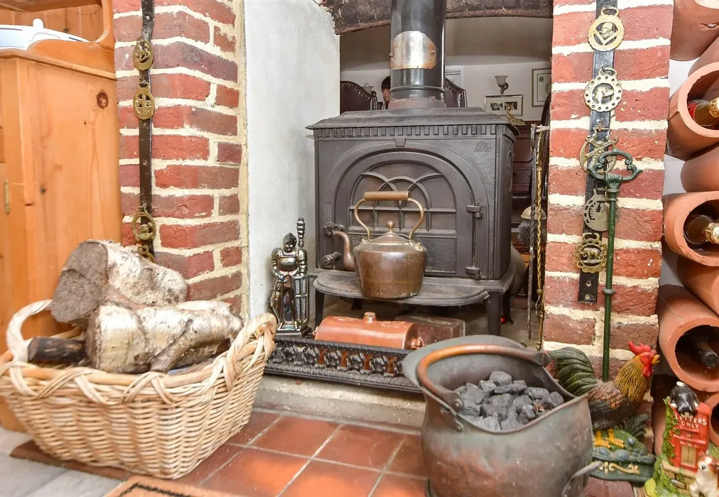 Internal Feature - Dux Court Road, High Halstow ,Rochester, Kent - Wards of Kent