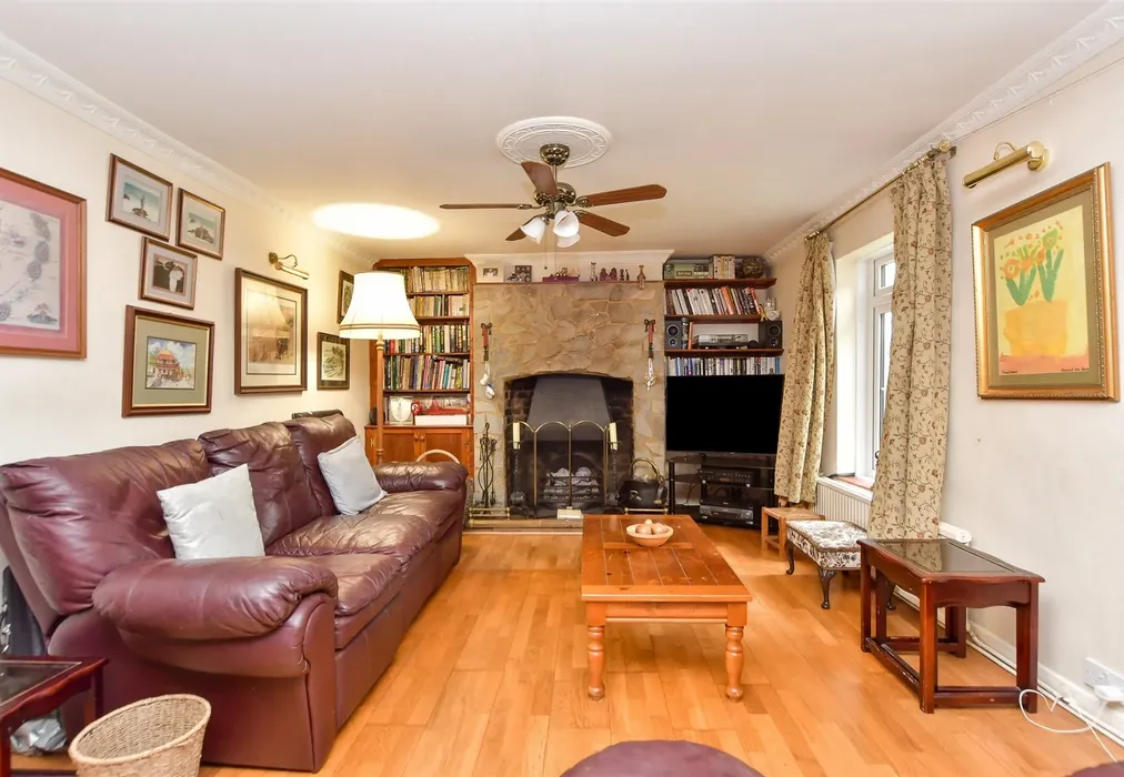 Lounge - Dux Court Road, High Halstow ,Rochester, Kent - Wards of Kent