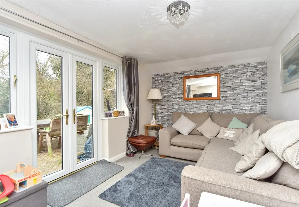 Annexe Lounge - Dux Court Road, High Halstow ,Rochester, Kent - Wards of Kent