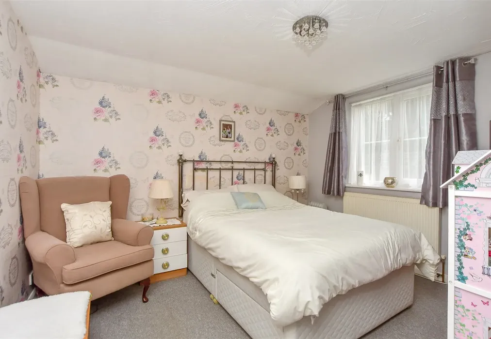 Annexe Bedroom - Dux Court Road, High Halstow ,Rochester, Kent - Wards of Kent