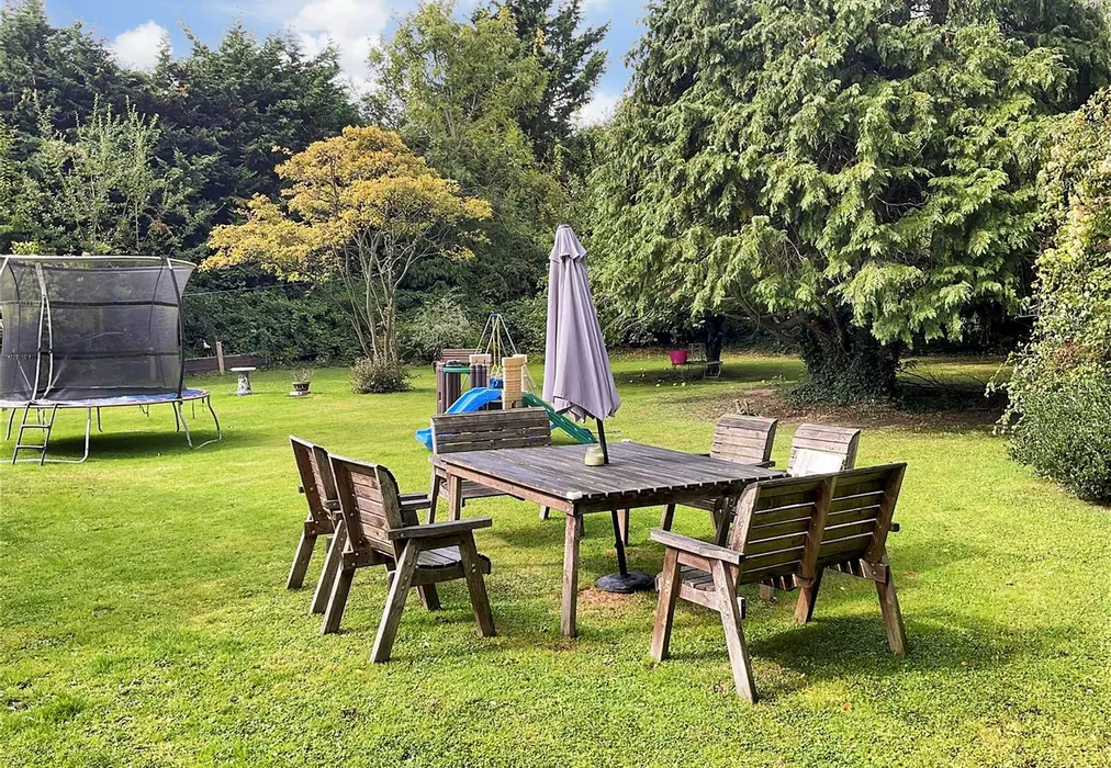 Garden - Dux Court Road, High Halstow ,Rochester, Kent - Wards of Kent
