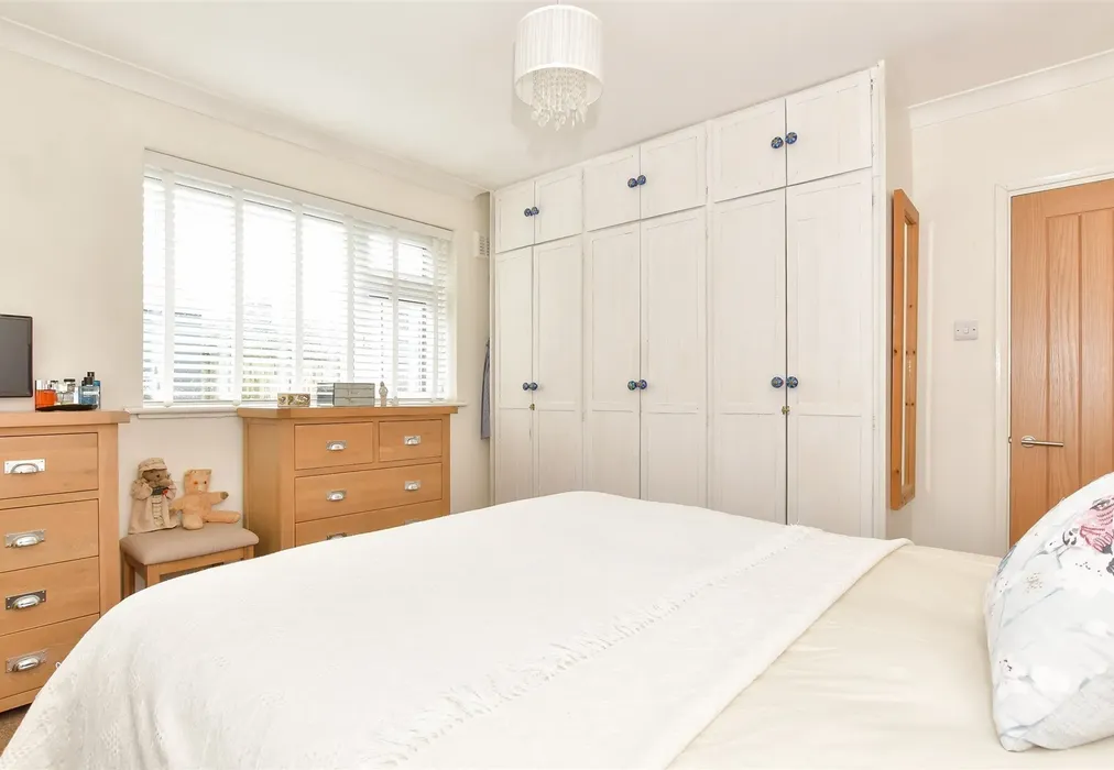 Bedroom 1 - The Street, Oare, Faversham, Kent - Wards of Kent