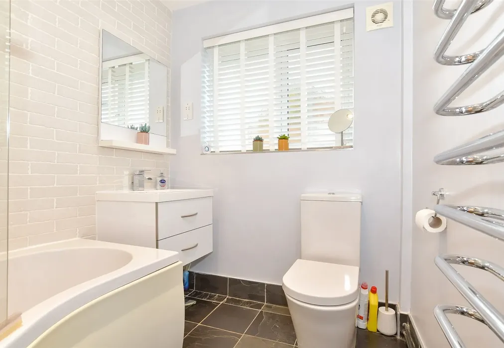 Bathroom - The Street, Oare, Faversham, Kent - Wards of Kent