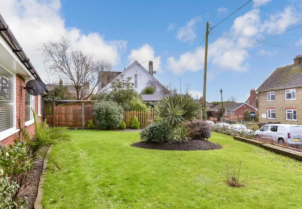 Front Garden - The Street, Oare, Faversham, Kent - Wards of Kent
