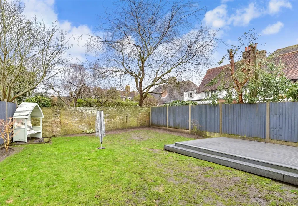 Rear Garden - The Street, Oare, Faversham, Kent - Wards of Kent