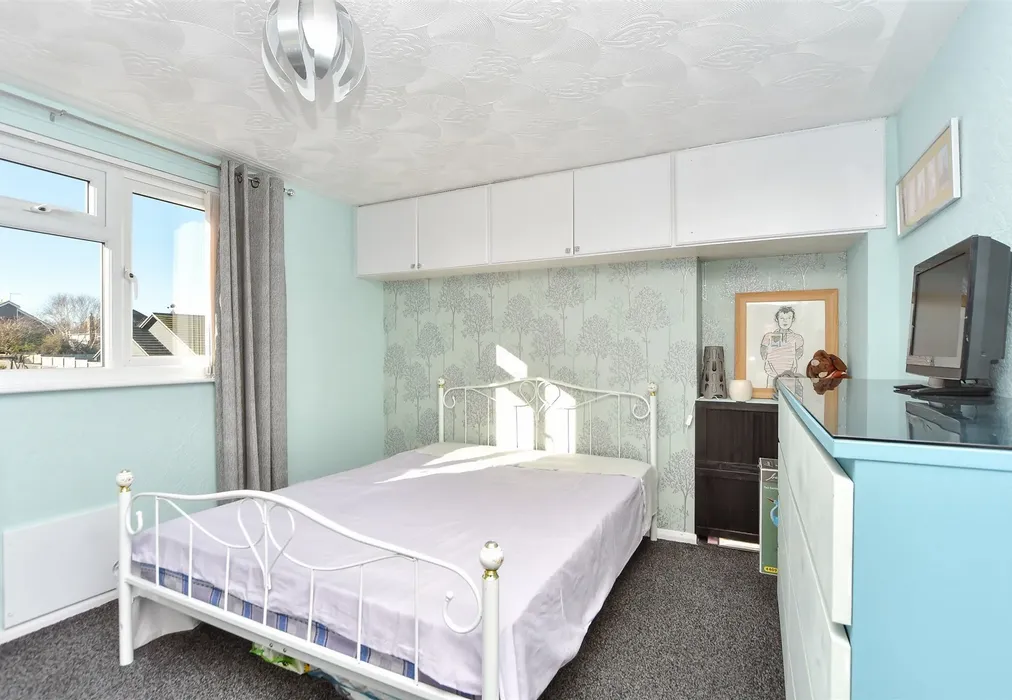 Bedroom 1 - The Leas, Minster-On-Sea, Sheerness, Kent - Wards of Kent