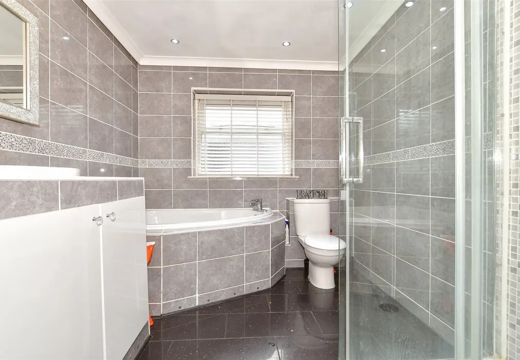 Bathroom - Winstanley Road, Sheerness, Kent - Wards of Kent