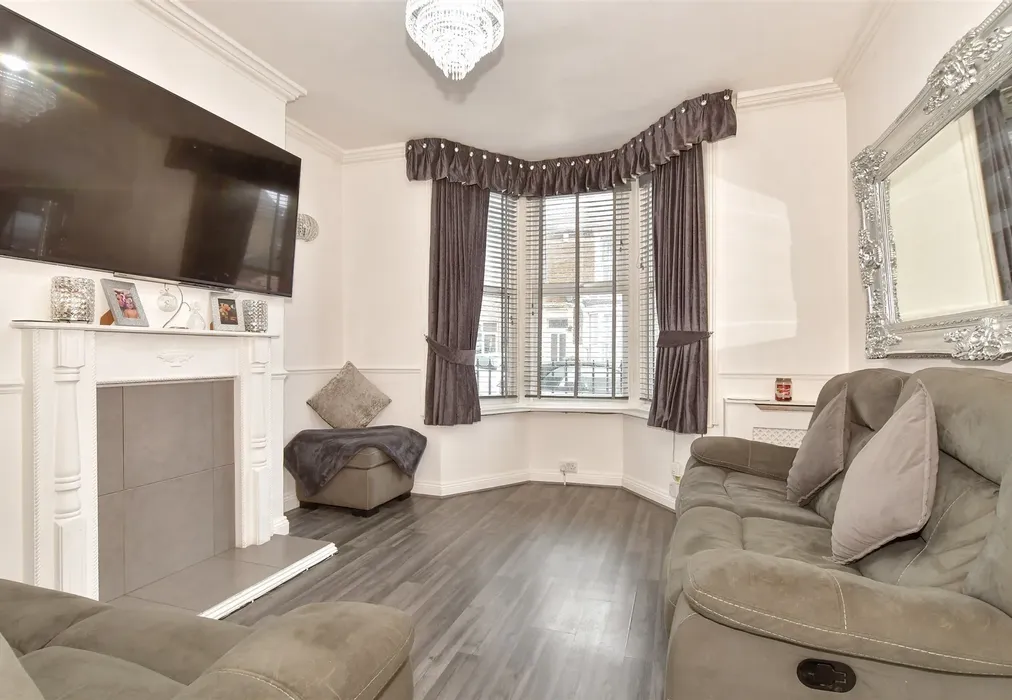 Lounge - Winstanley Road, Sheerness, Kent - Wards of Kent