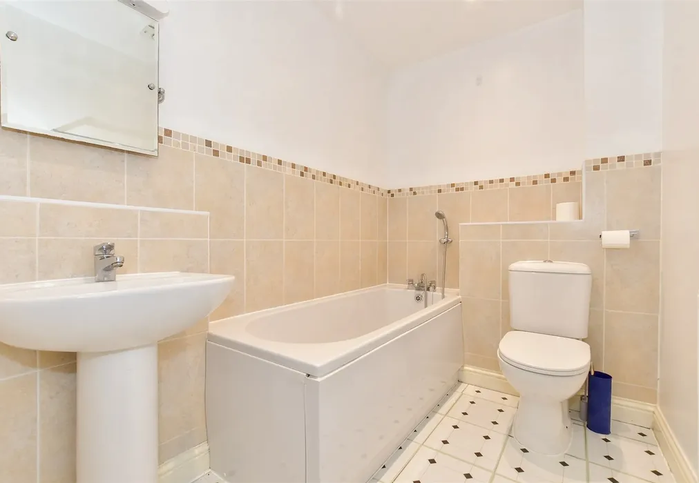 Bathroom - Wherry Close, Margate, Kent - Wards of Kent