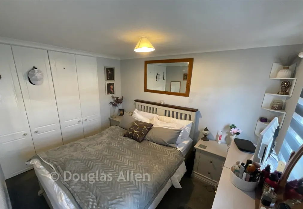 Bedroom - Crays Hill, Billericay, Essex - Wards of Kent