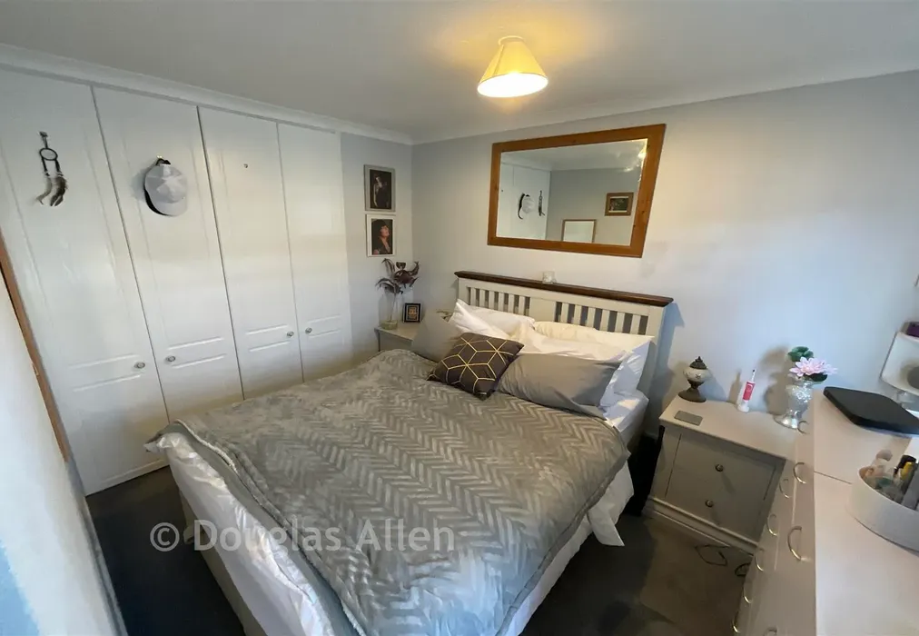 Bedroom - Crays Hill, Billericay, Essex - Wards of Kent