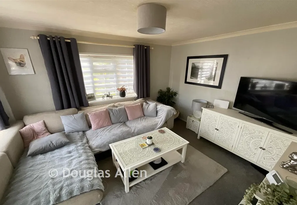 Lounge - Crays Hill, Billericay, Essex - Wards of Kent