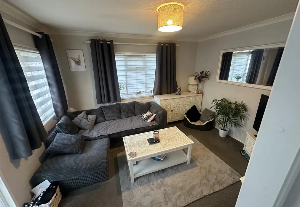 Lounge - Crays Hill, Billericay, Essex - Wards of Kent
