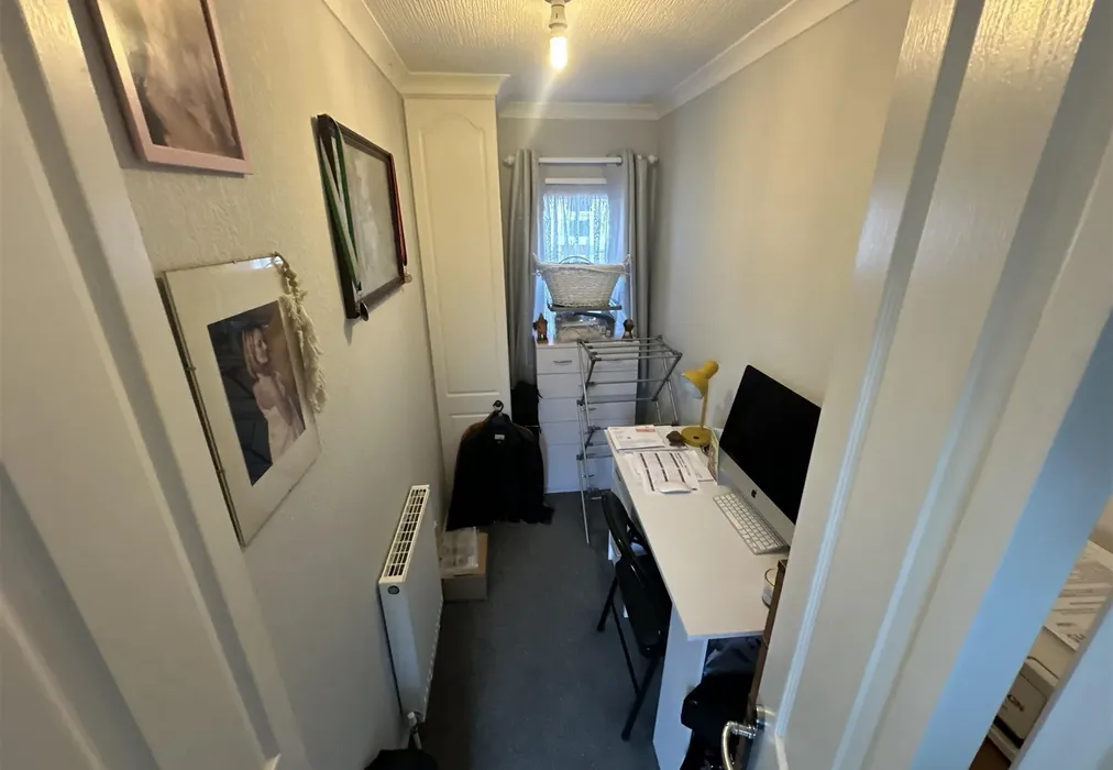 Bedroom - Crays Hill, Billericay, Essex - Wards of Kent