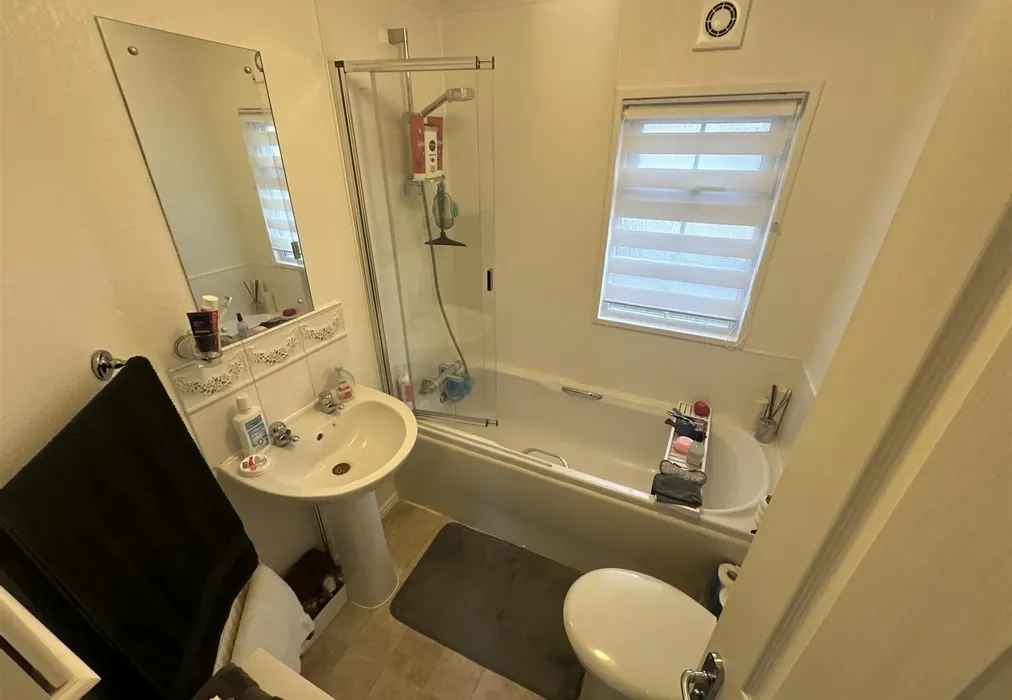 Bathroom - Crays Hill, Billericay, Essex - Wards of Kent