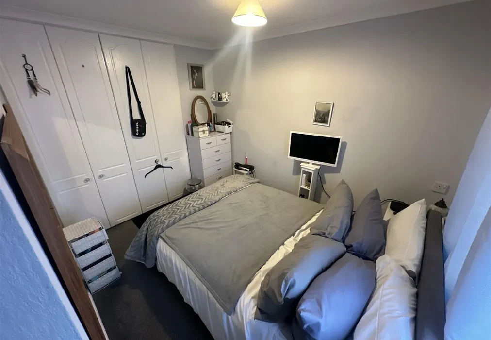 Bedroom - Crays Hill, Billericay, Essex - Wards of Kent