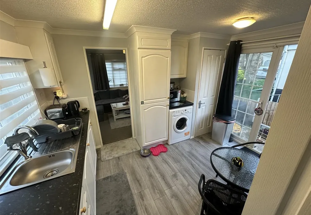Kitchen - Crays Hill, Billericay, Essex - Wards of Kent
