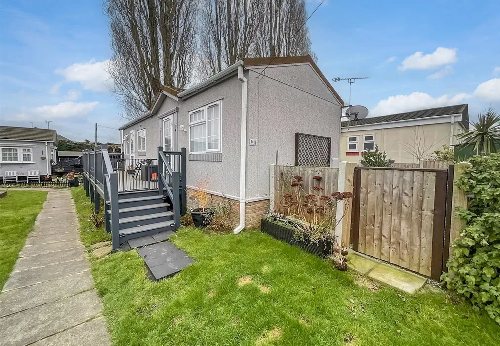 Front - Crays Hill, Billericay, Essex - Wards of Kent