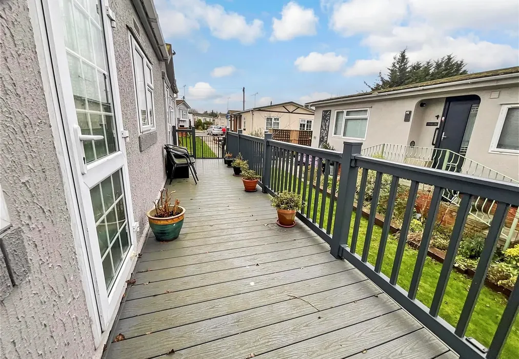 Front - Crays Hill, Billericay, Essex - Wards of Kent