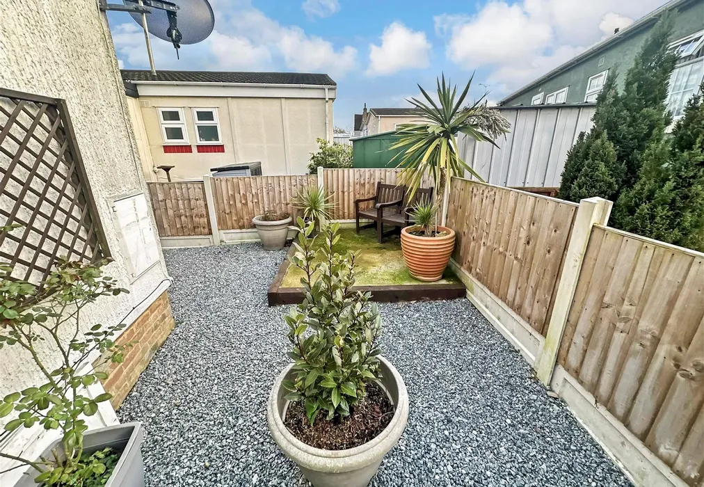 Garden Area - Crays Hill, Billericay, Essex - Wards of Kent