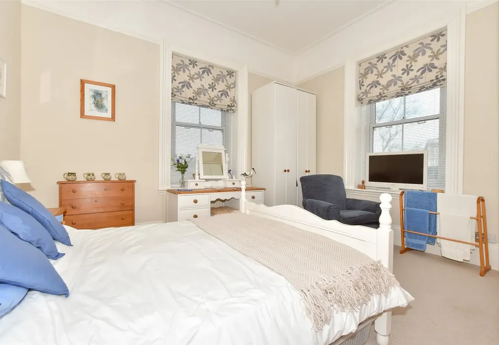 Bedroom 2 - Marine Parade, Hythe, Kent - Wards of Kent