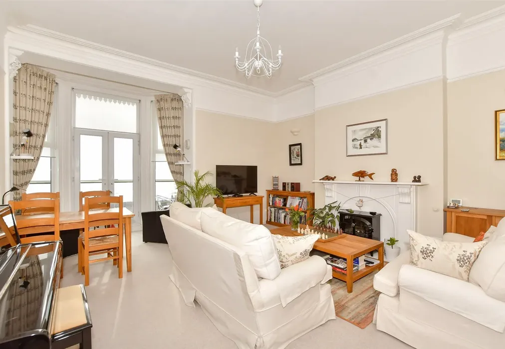 Lounge - Marine Parade, Hythe, Kent - Wards of Kent